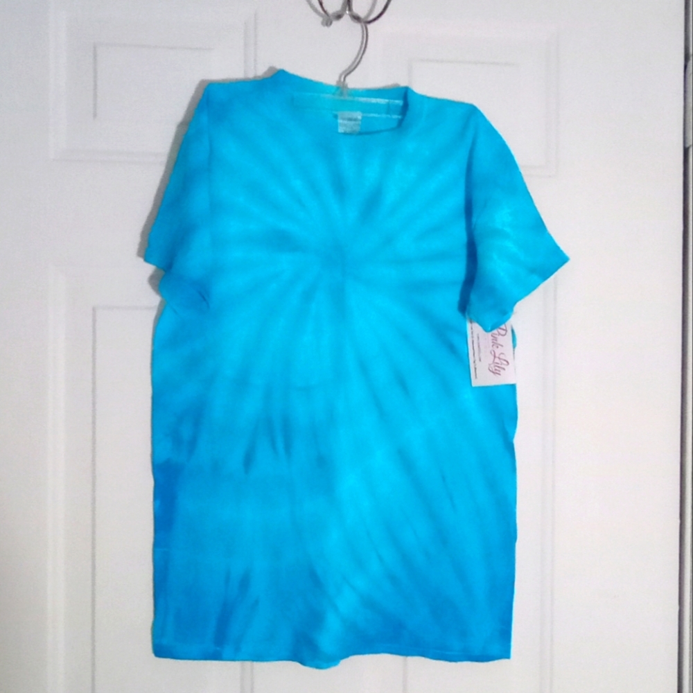 Pink Lily Blue T-shirt. Size S